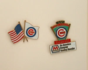 2 1984 Champions Chicago Cubs Flaggen Marathon Öl MLB Baseball Pin Neu aus altem Lagerbestand neu - Bild 1 von 3