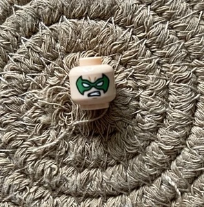 LEGO - Minifig, Maschera per la Testa Verde con Fori per gli Occhi - (Robin) - Carne Leggera - Foto 1 di 2