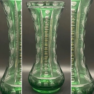 Böhmische umhüllte smaragdgrüne geschnittene bis klare Kristallvase Made in Tschechoslowakei 12" - Bild 1 von 12