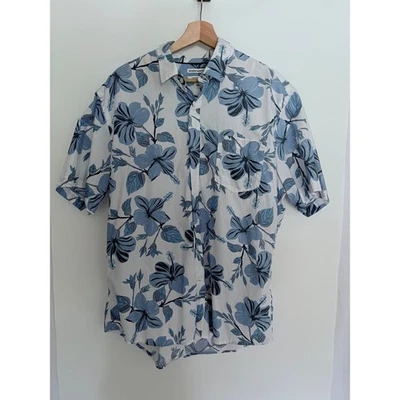 Amazon Essentials Men's XL Regular Fit Short Sleeve Floral Hibiscus Button Up - Image 1 of 4