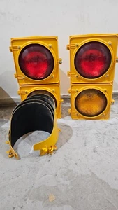 Tecnologie Controllo Traffico Luce Rosso Giallo 2 Pezzi Buone Condizioni  - Foto 1 di 3