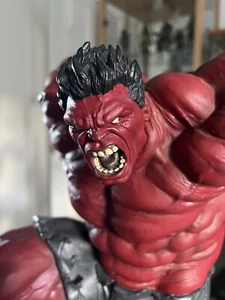 RED HULK STATUE - Picture 1 of 7