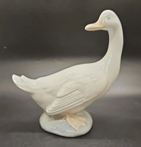 NAO by Lladro figurine Duck goose with turned head 5"/12.75cms tall - Picture 1 of 6