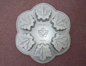 Nordicware MAPLE LEAF 6 CAKELET PAN Platinum Autumn Tree Leaves *Almond Cake NEW - Picture 1 of 3
