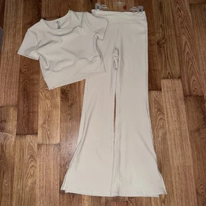 Mädchen 2-teiliges Yoga üppige Hose Top Set Große Größe 12 Beige Hose 20x25 Shirt 24x15 - Bild 1 von 4