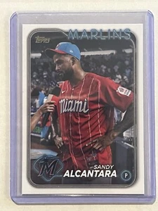 2024 Topps Series 2 SANDY ALCANTARA GOLDEN MIRROR IMAGE VARIATION SSP #636 - Picture 1 of 3