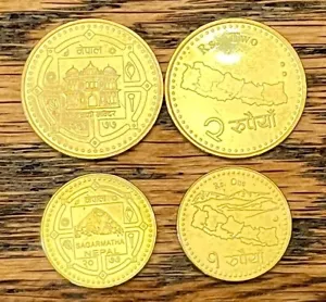 2022 "NEW" Set of 2 NEPAL RUPEE COIN Brass plated Mount Everest NEW NEPAL MAP - Picture 1 of 1