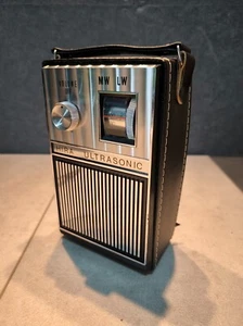 Vintage transistor radio 1960s Hira Ultrasonic - Picture 1 of 9