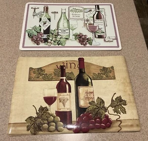 "Dos juegos de 4 manteles individuales de vinilo con temática de vino fáciles de limpiar 12x18"" usados en excelente estado" - Imagen 1 de 2