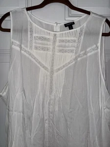 Blusa sin mangas túnica pintuck con inserción de encaje de gasa blanca fluida tórrida talla 3 3X - Imagen 1 de 7