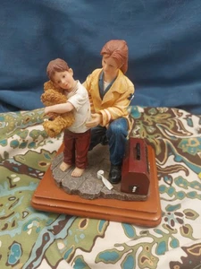 VANMARK MEDICAL OF VALOR 1999 FIGURINE  GOOD CONDITION 1 Of 148 - Picture 1 of 7