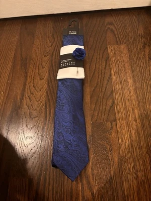 Bérgamo Nueva York Hecho a Mano Corbata Pañuelo y Solapa Pin Set Nuevo Azul Paisley Foto 1 de 4
