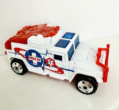 Matchbox 2002 Ultimate Rescue Series #33 Hummer White BASE 33 Humvee Medic - Image 1 of 4