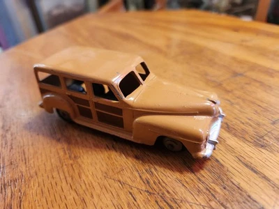 De Colección Dinky Toys Nº 27F WOODY PLYMOUTH STATION WAGON Foto 1 de 4