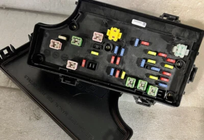 Dodge Caliber/Jeep 2010-2012 módulo de potencia integrado con asientos térmicos equipo original Foto 1 de 2