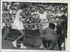 1959 Pressefoto Darlene Hard Beats Sandra Reynold in Wimbledon - KSB07169