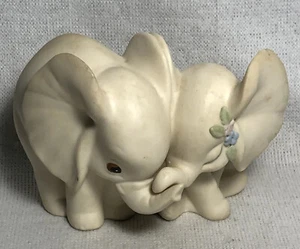3.25" Homco Elephants in Love Porcelain Bisque Figurine Beige Home Interior 1993 - Picture 1 of 9