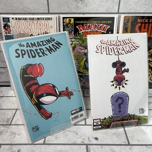 The Amazing Spider-Man #25 y #26 Skottie Young variante exclusiva y abierta *NM+ '23 - Imagen 1 de 6