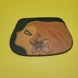 Hand carved leather wallet made of thick cow hide and hand painted - Picture 1 of 4