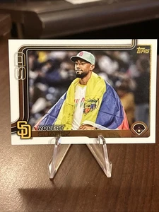 2025 Topps Golden Mirror Image Variations #633 Robert Suarez SSP - Picture 1 of 4