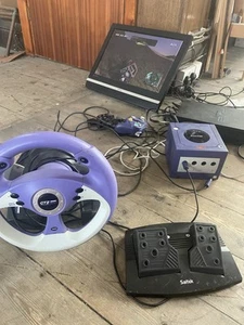 Saitek GTZ500 Racing Steering Wheel White & Purple for Nintendo Gamecube Console - Picture 1 of 3