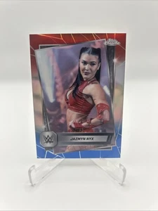 2025 Topps Chrome WWE Jazmyn Nyx #41 rojo blanco azul refractor #/85 NXT - Imagen 1 de 3