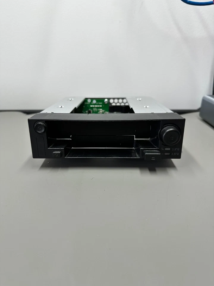 Icy Dock DuoSwap MB971SP-B Hot Swap Drive Caddy External 2.5" 3.5" SATA Bay - Image 1 of 2