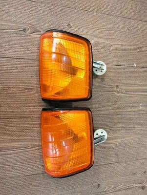 MERCEDES BENZ W201( 190) SINAL DE VIRAGEM ESQUERDO e DIREITO, NOVO BOSCH, GRÁTIS - Imagem 1 de 4