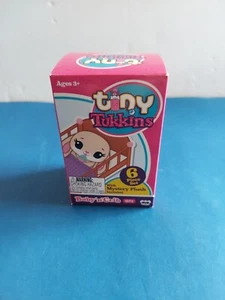 Tiny Tukkins Baby n Crib Set Spielset 6-teilig kleines Plüschtier Hündchen Fuchs Kätzchen Neu Neu im Karton - Bild 1 von 4