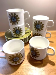 6 x J&G Meakin Galaxy Cups & Saucers - green/blue & white - Picture 1 of 4