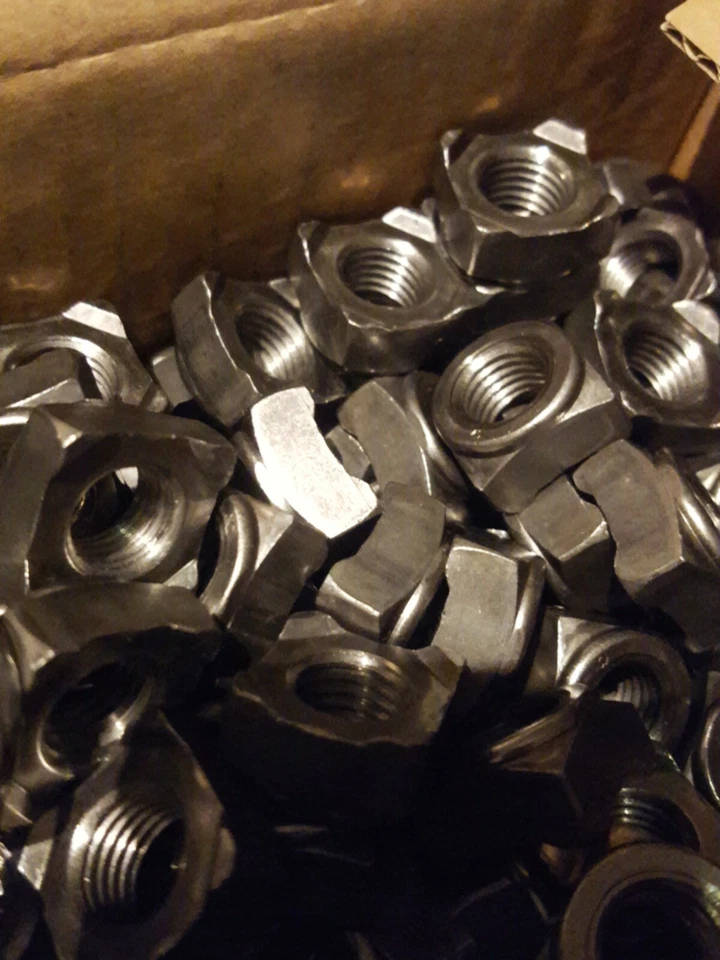 50x 928-M12-1,5-ST Vierkant-Schweißmutter M12x1,5 Feingewinde DIN928 Schweissen - Bild 1 von 1