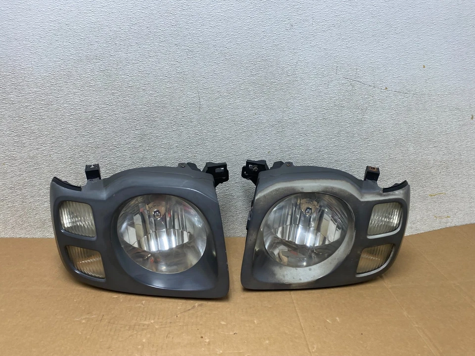 Faros laterales izquierdo+derecho Nissan Xterra 2002 2003 2004 OEM V4819 DW Foto 1 de 4