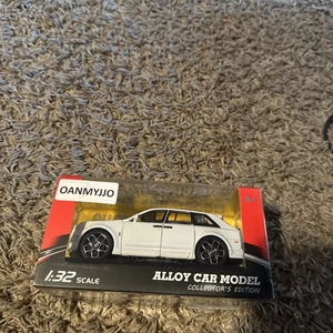 Oanmyjjo Rolls Royce Cullinan Car White 1/32 Scale - Picture 1 of 3