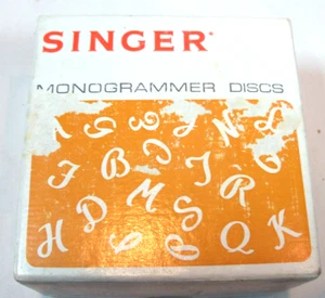 Juego de 26 discos vintage Singer Monogrammer modelo 171288 accesorios para máquina de coser - Imagen 1 de 4