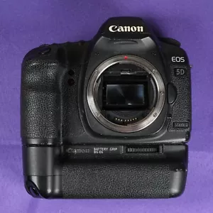 Canon EOS 5D Mark II DSLR Camera Body + Canon BG-E6 Grip + Charger + CF Reader - Picture 1 of 8
