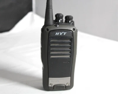 HYT TC-620U (2) con batería BL1204 y antena UHF 440-470 MHz - sin base de carga Foto 1 de 4