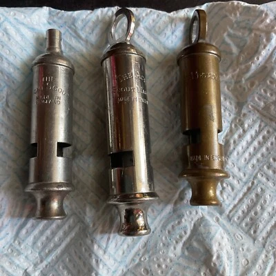 3 Vintage Whistles - The Acme Scout Whistle & The Metropolitan - Made In England - Image 1 of 4