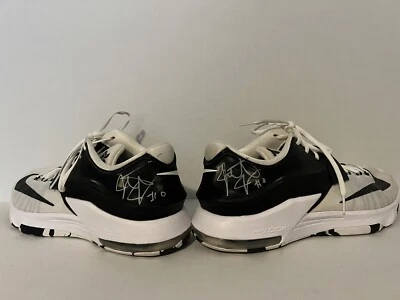 Zapatos de baloncesto firmados por Jarrett Jack - SIN CERTIFICADO DE AUTENTICIDAD Foto 1 de 4