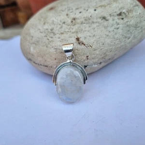 Nice Moonstone Gemstone Pendant 925 Sterling Silver Gift For Her Pendant PG4711 - Picture 1 of 4
