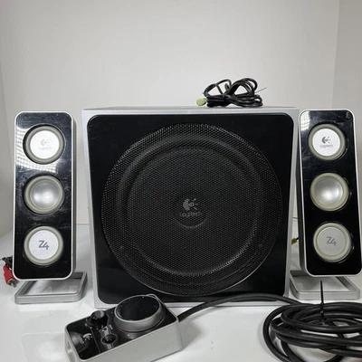 Logitech Z4 Computer Lautsprecher, Subwoofer und Lautstärkeregler getestet - Bild 1 von 4