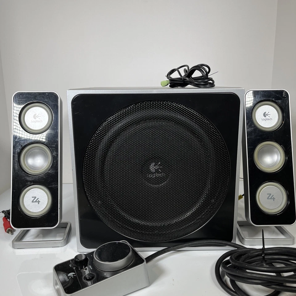 Logitech Z4 Computer Lautsprecher, Subwoofer und Lautstärkeregler getestet - Bild 1 von 4
