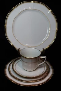 NORITAKE GILDED AGE IVORY BACKGROUND BLACK & GOLD BORDER 5 PIECE PLACE SETTING - Picture 1 of 14