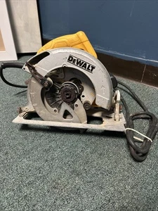 DeWALT DWE575 15 AMP kabelgebunden 7-1/4 Zoll Leichte Kreissäge (NUR FÜR TEILE) - Bild 1 von 4