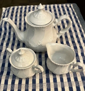 Ausgefallenes weißes Porzellan Teekanne, Zucker und Milchkännchen Set mit Deckel - Neu T 215 - Bild 1 von 16