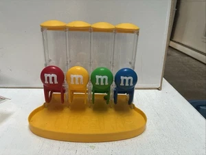 M&M's World Süßigkeitenspender mit vier Röhren gelb 4 Farben rot, gelb, grün, blau - Bild 1 von 7