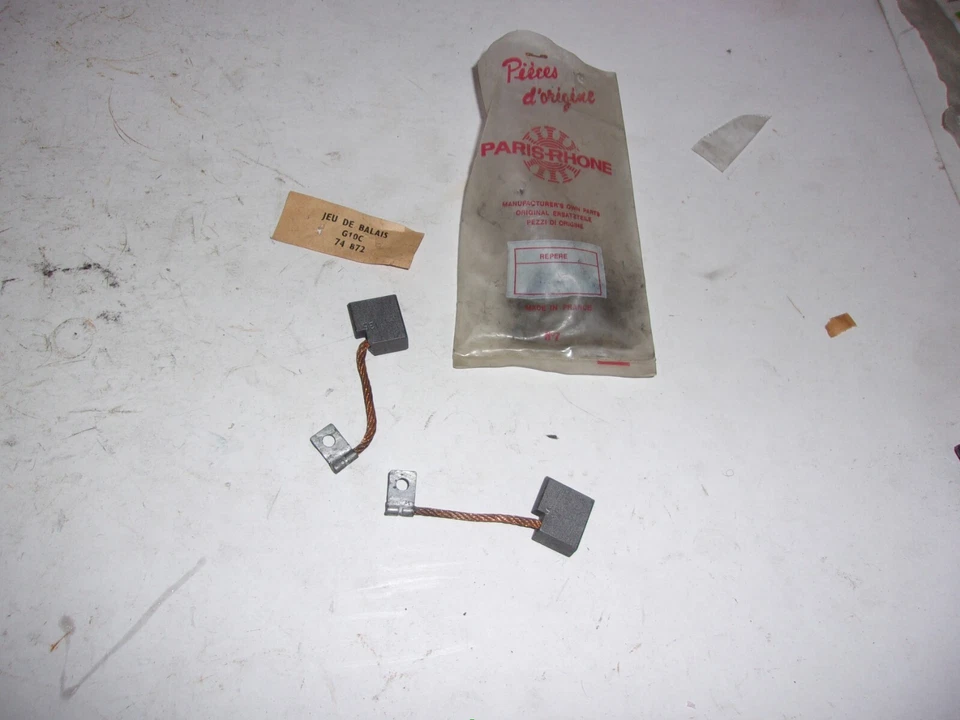 SPAZZOLE DINAMO CITROEN DS RENAULT R8 R10 R4 ESTAFETTE DAF 55 PARIS RHONE - Immagine 1 di 3