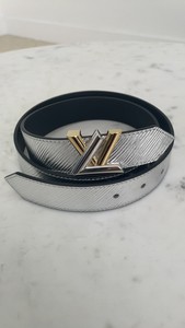 Louis Vuitton Epi 30mm Silver womens belt 75 never worn $745