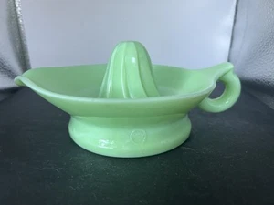 McKee Jadeite Citrus Juicer/Reamer Vintage Kitchen Glass - Picture 1 of 7