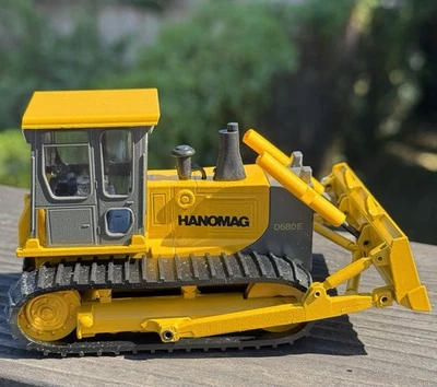 Hanomag D680E Dozer - 1:50 Scale Diecast Model #2853 CONRAD - Image 1 of 4