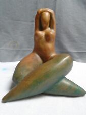 Sculpture en terre cuite "Femme assise bras relevés "pièce unique signée